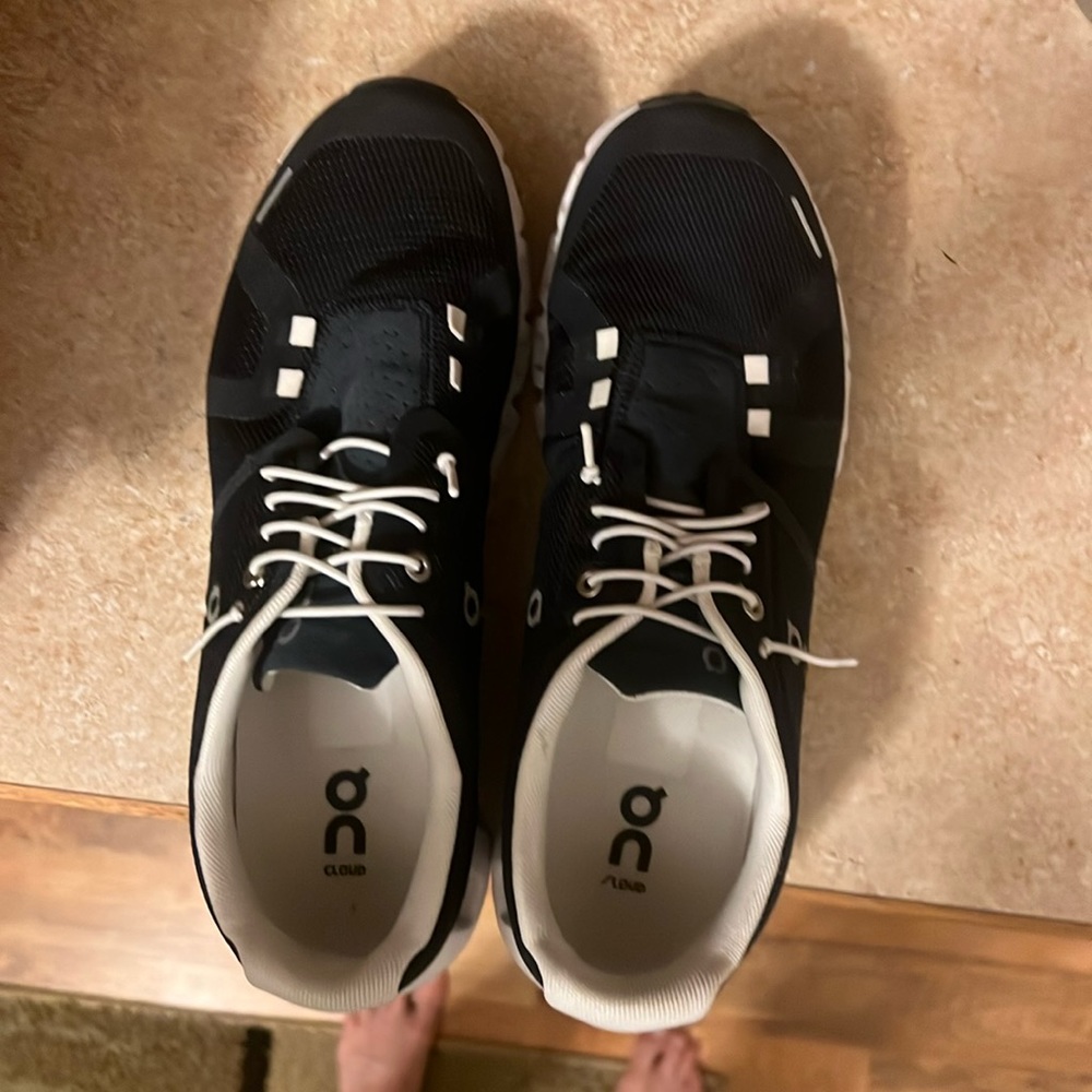 Men’s on cloud navy shoes 8.5